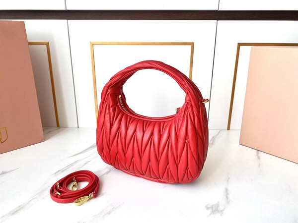 スーパーコピーブランドバッグ側面デザイン